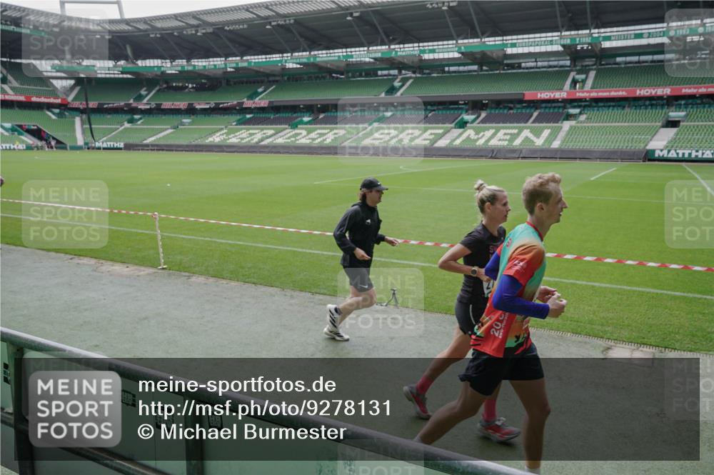 05.10.2025 - 20. swb-Marathon Bremen Michael Burmester http://msf.ph/oto/9278131 05.10.2025 12:58:23 Laufen im Stadion 90, 415, 726, 846, 963, 988, 1503, 1619, 1716, 2158, 2234, 2240, 2648, 2662, 2734, 2821, 2893, 2922, 3252, 3254, 3373, 3467, 3573, 3602, 3615, 4102, 4287, 4389, 4401, 4446, 4522, 4709, 4747, 4783, 5163, 5214, 5261, 5313, 5562, 5645, 5728, 5878, 5917, 6113, 6161, 6317, 6326, 6372, 6525, 6672, 6675, 6676, 6944, 6999, 7038, 7053, 7588, 7813, 7976, 8091, 8113, 8328, 8379, 8576, 8827, 8972, 9112, 9151, 820, 1317, 1491, 2304, 3396, 3977, 7731, 7911, 8128 meine-sportfotos.de