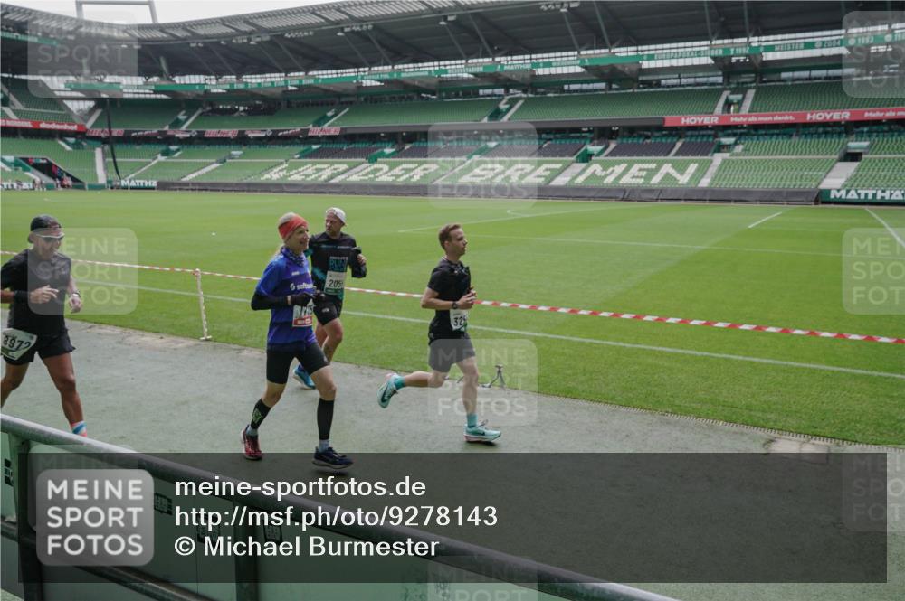 05.10.2025 - 20. swb-Marathon Bremen Michael Burmester http://msf.ph/oto/9278143 05.10.2025 12:58:25 Laufen im Stadion 90, 415, 726, 846, 963, 988, 1503, 1619, 1716, 2158, 2234, 2240, 2648, 2662, 2734, 2821, 2893, 2922, 3252, 3254, 3373, 3467, 3573, 3602, 3615, 4102, 4287, 4389, 4401, 4446, 4522, 4709, 4747, 4783, 5163, 5214, 5261, 5313, 5562, 5645, 5728, 5878, 5917, 6113, 6161, 6317, 6326, 6525, 6672, 6675, 6676, 6944, 6999, 7038, 7053, 7588, 7813, 7976, 8091, 8113, 8328, 8379, 8576, 8827, 8972, 9112, 9151, 1317, 1491, 2234, 2304, 3396, 3977, 7731, 7911, 8128 meine-sportfotos.de