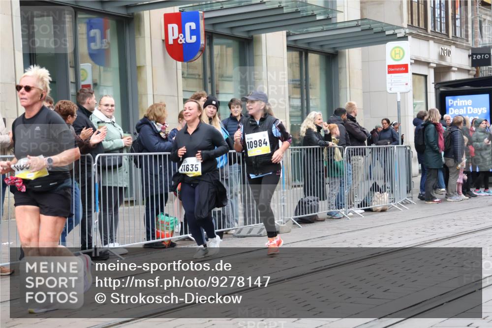 05.10.2025 - 20. swb-Marathon Bremen Strokosch-Dieckow http://msf.ph/oto/9278147 05.10.2025 11:14:42 Ziel 9303, 10496, 10647, 10984, 11107, 11293, 11345, 11448, 11607, 11635, 9303, 10496, 10647, 10984, 11107, 11293, 11345, 11448, 11607, 11635 meine-sportfotos.de