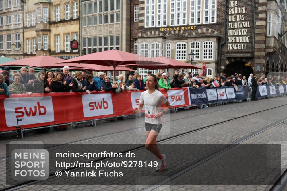 05.10.2025 - 20. swb-Marathon Bremen Yannick Fuchs http://msf.ph/oto/9278149 05.10.2025 12:40:35 Ziel 4 meine-sportfotos.de