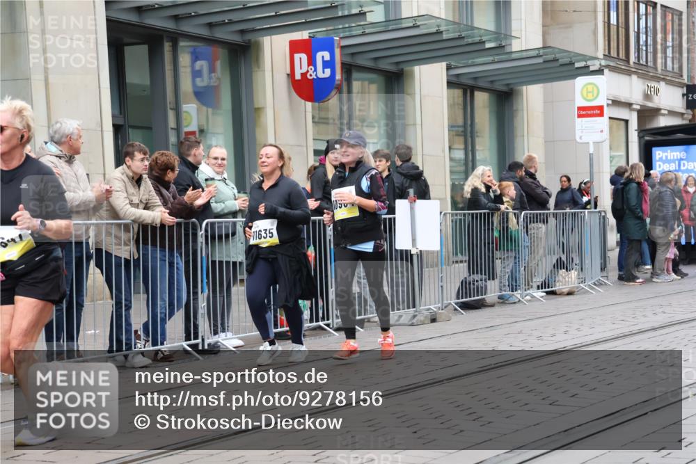 05.10.2025 - 20. swb-Marathon Bremen Strokosch-Dieckow http://msf.ph/oto/9278156 05.10.2025 11:14:43 Ziel 9303, 10496, 10647, 10984, 11107, 11293, 11345, 11607, 11635, 9303, 10496, 10647, 10984, 11107, 11293, 11345, 11607, 11635 meine-sportfotos.de