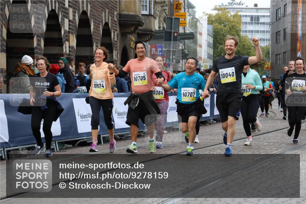 05.10.2025 - 20. swb-Marathon Bremen Strokosch-Dieckow http://msf.ph/oto/9278159 05.10.2025 11:13:39 Ziel 9242, 9899, 10040, 10364, 10433, 10574, 10705, 10707, 10957, 11060, 11068, 11264, 11385 meine-sportfotos.de