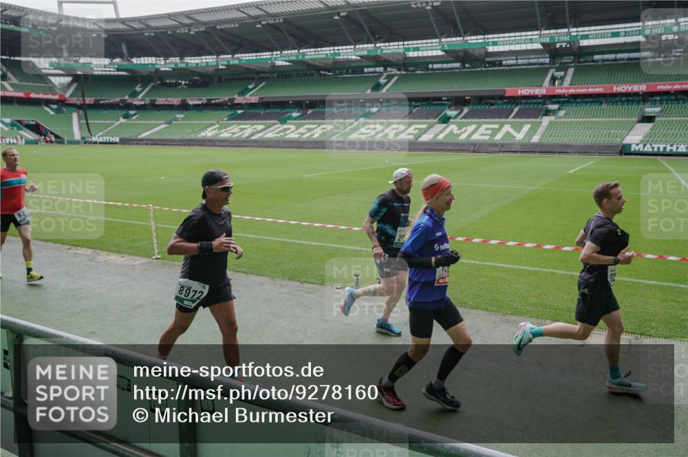 05.10.2025 - 20. swb-Marathon Bremen Michael Burmester http://msf.ph/oto/9278160 05.10.2025 12:58:26 Laufen im Stadion 90, 415, 726, 846, 963, 988, 1503, 1619, 1716, 2158, 2240, 2648, 2662, 2734, 2821, 2893, 2922, 3252, 3254, 3373, 3467, 3573, 3602, 3615, 3791, 4102, 4287, 4389, 4401, 4446, 4522, 4709, 4747, 4783, 5163, 5214, 5261, 5313, 5562, 5645, 5728, 5878, 5917, 6113, 6161, 6317, 6326, 6525, 6672, 6675, 6676, 6944, 6999, 7038, 7053, 7588, 7813, 7976, 8091, 8113, 8328, 8379, 8576, 8827, 8972, 9112, 9151, 1317, 1491, 2234, 2304, 3396, 3977, 7731, 7911, 8128 meine-sportfotos.de