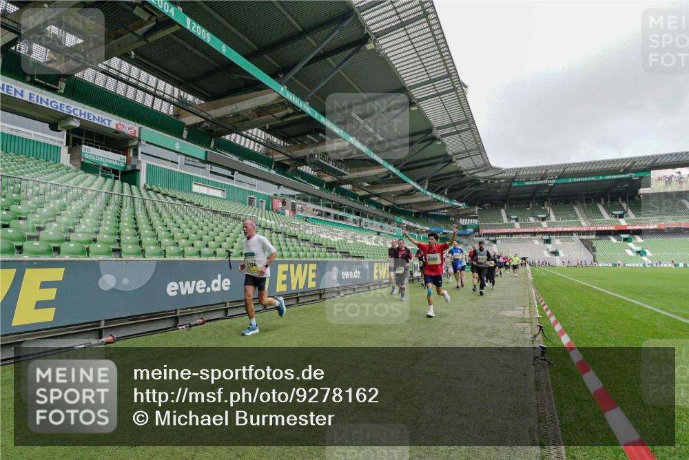 05.10.2025 - 20. swb-Marathon Bremen Michael Burmester http://msf.ph/oto/9278162 05.10.2025 10:30:41 Laufen im Stadion 7733, 9209, 9214, 9230, 9240, 9251, 9255, 9259, 9299, 9317, 9333, 9399, 9416, 9425, 9435, 9482, 9501, 9645, 9663, 9676, 9683, 9708, 9787, 9832, 9888, 9894, 9906, 9966, 9975, 9987, 10022, 10043, 10066, 10159, 10221, 10224, 10227, 10241, 10251, 10254, 10346, 10376, 10378, 10380, 10392, 10443, 10479, 10507, 10548, 10556, 10581, 10584, 10625, 10673, 10873, 11177, 11319, 7202, 9014, 9199, 9261, 9369, 9452, 9578, 9579, 9658, 9803, 10170, 10432, 10923, 10932 meine-sportfotos.de