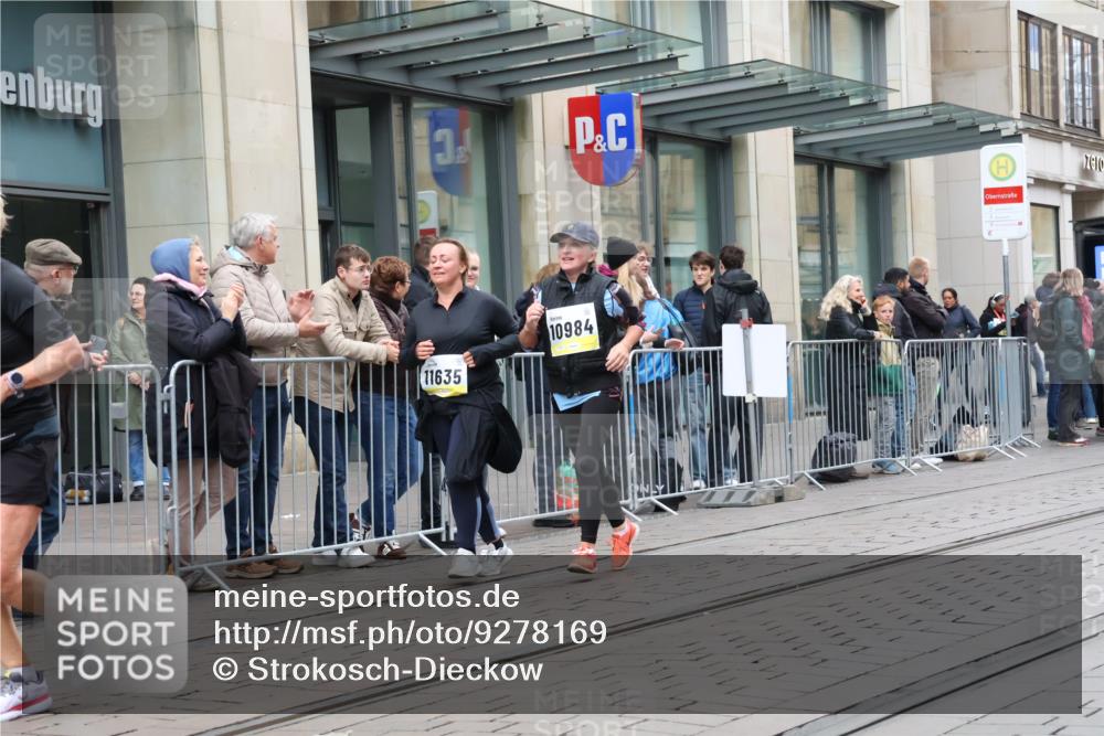 05.10.2025 - 20. swb-Marathon Bremen Strokosch-Dieckow http://msf.ph/oto/9278169 05.10.2025 11:14:43 Ziel 9303, 10496, 10647, 10984, 11107, 11293, 11345, 11607, 11635, 9303, 10496, 10647, 10984, 11107, 11293, 11345, 11607, 11635 meine-sportfotos.de