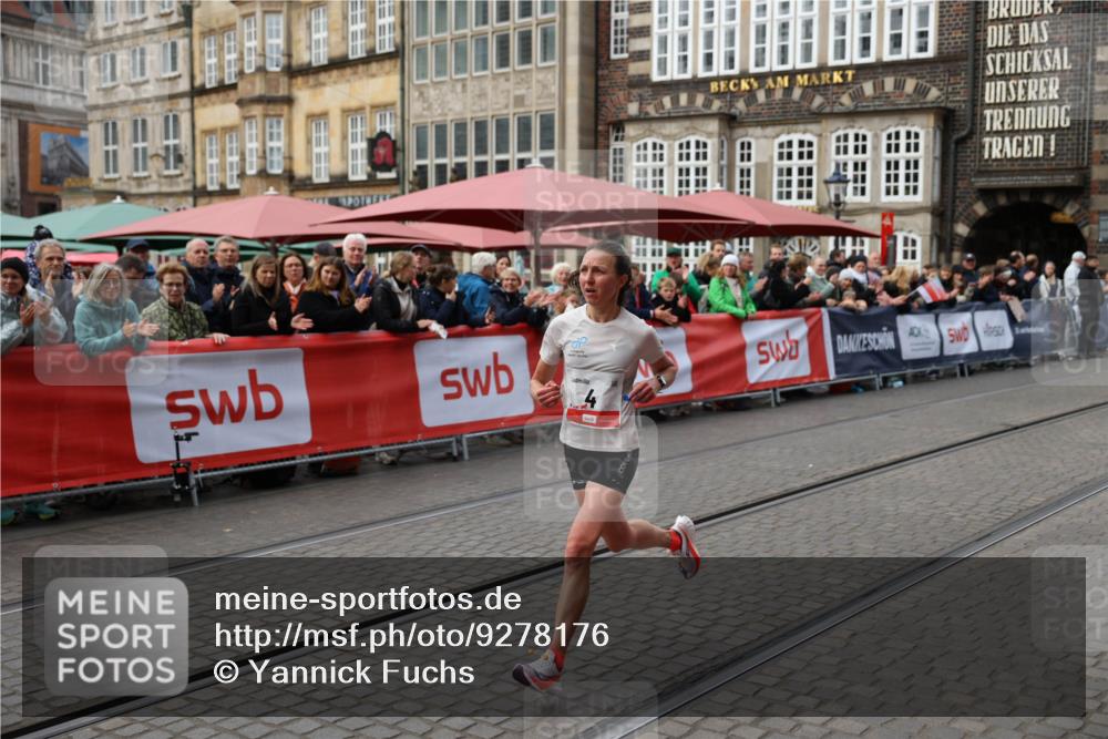 05.10.2025 - 20. swb-Marathon Bremen Yannick Fuchs http://msf.ph/oto/9278176 05.10.2025 12:40:35 Ziel 4 meine-sportfotos.de
