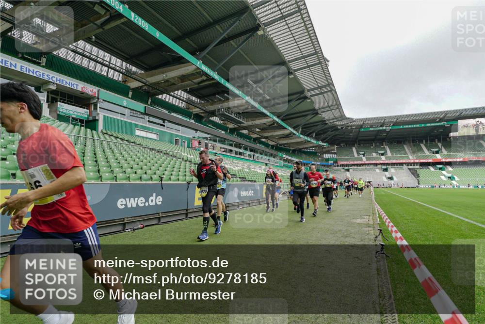 05.10.2025 - 20. swb-Marathon Bremen Michael Burmester http://msf.ph/oto/9278185 05.10.2025 10:30:43 Laufen im Stadion 7733, 9209, 9214, 9230, 9240, 9251, 9255, 9259, 9277, 9299, 9317, 9333, 9399, 9416, 9425, 9435, 9482, 9501, 9645, 9663, 9676, 9683, 9708, 9787, 9832, 9888, 9894, 9906, 9966, 9975, 9987, 10022, 10043, 10066, 10159, 10221, 10224, 10227, 10241, 10251, 10254, 10346, 10378, 10380, 10392, 10443, 10449, 10479, 10507, 10548, 10556, 10581, 10584, 10625, 10873, 11177, 11319, 7202, 9014, 9199, 9261, 9369, 9452, 9578, 9579, 9658, 9803, 10170, 10432, 10923, 10932 meine-sportfotos.de