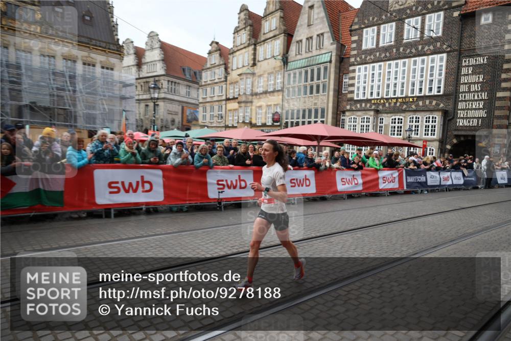 05.10.2025 - 20. swb-Marathon Bremen Yannick Fuchs http://msf.ph/oto/9278188 05.10.2025 12:40:35 Ziel 4 meine-sportfotos.de