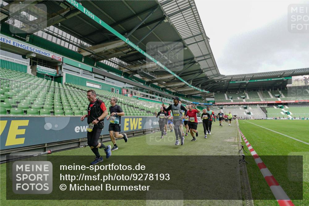 05.10.2025 - 20. swb-Marathon Bremen Michael Burmester http://msf.ph/oto/9278193 05.10.2025 10:30:43 Laufen im Stadion 7733, 9209, 9214, 9230, 9240, 9251, 9255, 9259, 9277, 9299, 9317, 9333, 9399, 9416, 9425, 9435, 9482, 9501, 9645, 9663, 9676, 9683, 9708, 9787, 9832, 9888, 9894, 9906, 9966, 9975, 9987, 10022, 10043, 10066, 10159, 10221, 10224, 10227, 10241, 10251, 10254, 10346, 10378, 10380, 10392, 10443, 10449, 10479, 10507, 10548, 10556, 10581, 10584, 10625, 10873, 11177, 11319, 7202, 9014, 9199, 9261, 9369, 9452, 9578, 9579, 9658, 9803, 10170, 10432, 10923, 10932 meine-sportfotos.de