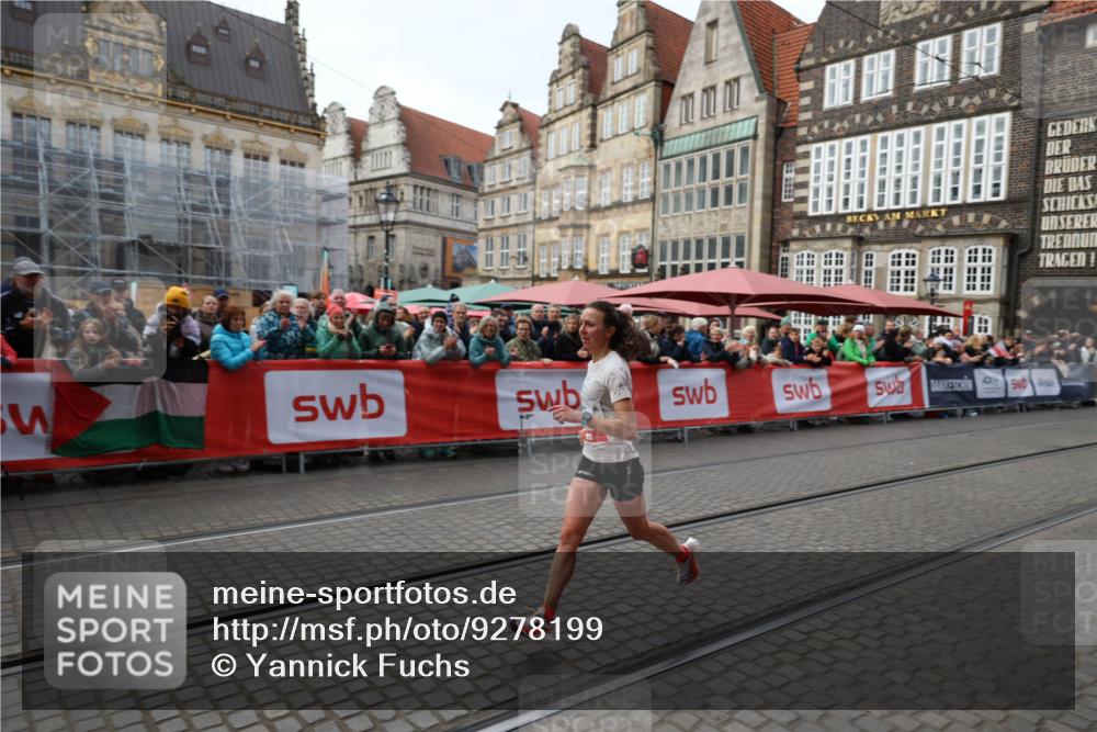 05.10.2025 - 20. swb-Marathon Bremen Yannick Fuchs http://msf.ph/oto/9278199 05.10.2025 12:40:35 Ziel 4 meine-sportfotos.de