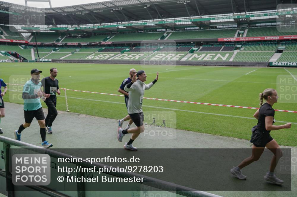 05.10.2025 - 20. swb-Marathon Bremen Michael Burmester http://msf.ph/oto/9278203 05.10.2025 12:58:34 Laufen im Stadion 90, 586, 726, 846, 963, 988, 1229, 1503, 1619, 1716, 2158, 2496, 2648, 2734, 2821, 2893, 2922, 3252, 3254, 3373, 3467, 3573, 3602, 3615, 3791, 4095, 4113, 4389, 4446, 4522, 4709, 4747, 4783, 5163, 5214, 5261, 5313, 5728, 5808, 5878, 5917, 6007, 6113, 6161, 6317, 6326, 6561, 6672, 6675, 6676, 6944, 6999, 7038, 7053, 7588, 7813, 7976, 8091, 8113, 8328, 8379, 8539, 8576, 8827, 8972, 9112, 9151, 415, 1491, 2234, 2240, 2304, 2662, 3977, 4102, 7731, 7911, 8128 meine-sportfotos.de