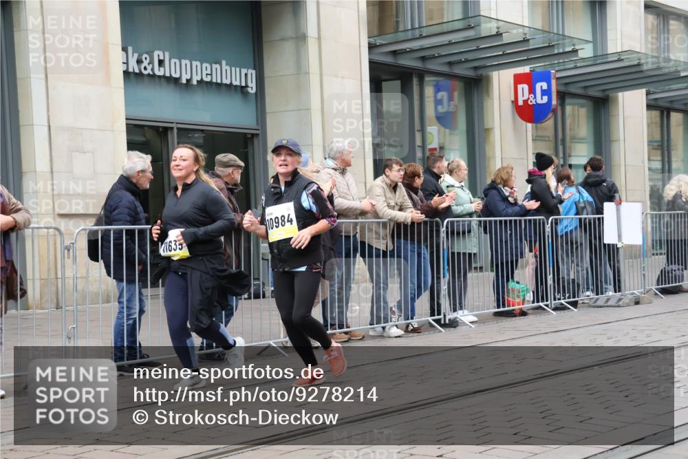 05.10.2025 - 20. swb-Marathon Bremen Strokosch-Dieckow http://msf.ph/oto/9278214 05.10.2025 11:14:44 Ziel 9303, 10496, 10647, 10984, 11107, 11293, 11345, 11607, 11635, 9303, 10496, 10647, 10984, 11107, 11293, 11345, 11607, 11635 meine-sportfotos.de