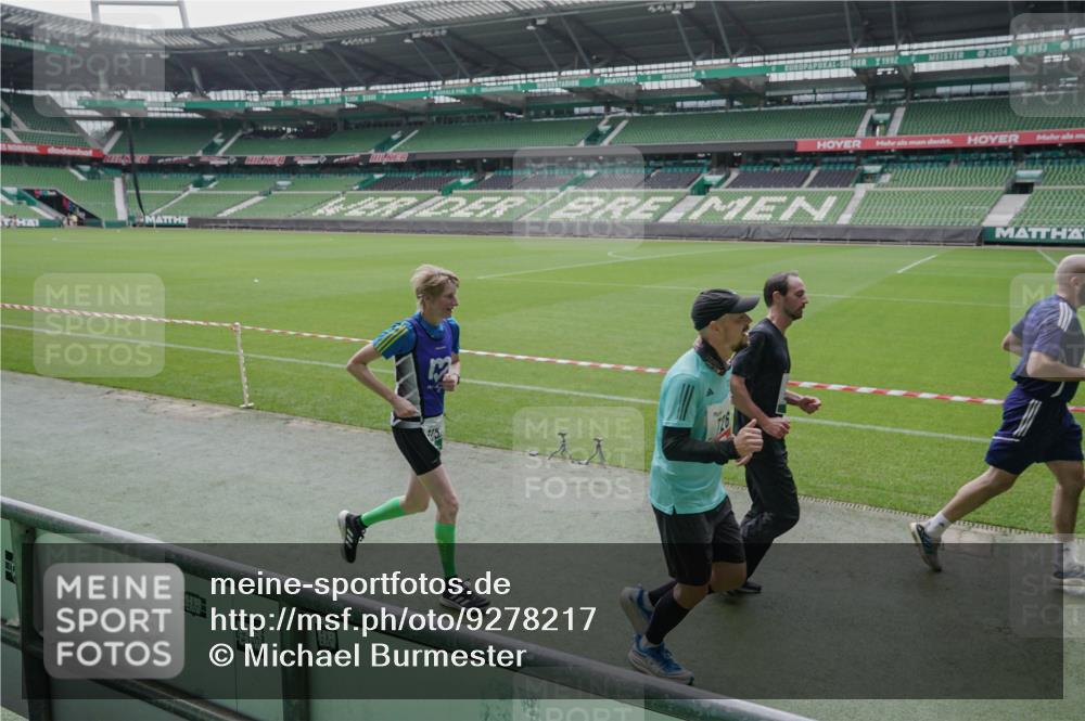 05.10.2025 - 20. swb-Marathon Bremen Michael Burmester http://msf.ph/oto/9278217 05.10.2025 12:58:35 Laufen im Stadion 90, 586, 726, 846, 963, 988, 1229, 1503, 1619, 1716, 2158, 2496, 2648, 2734, 2821, 2893, 2922, 3252, 3254, 3373, 3467, 3573, 3602, 3615, 3791, 4095, 4113, 4389, 4446, 4522, 4709, 4747, 4783, 5163, 5214, 5261, 5313, 5722, 5728, 5808, 5878, 5917, 6007, 6113, 6161, 6317, 6326, 6561, 6672, 6675, 6676, 6944, 7038, 7053, 7588, 7813, 7976, 8091, 8113, 8328, 8379, 8539, 8576, 8827, 8972, 9112, 9151, 415, 1491, 2234, 2240, 2304, 2662, 3977, 4102, 7731, 7911, 8128 meine-sportfotos.de