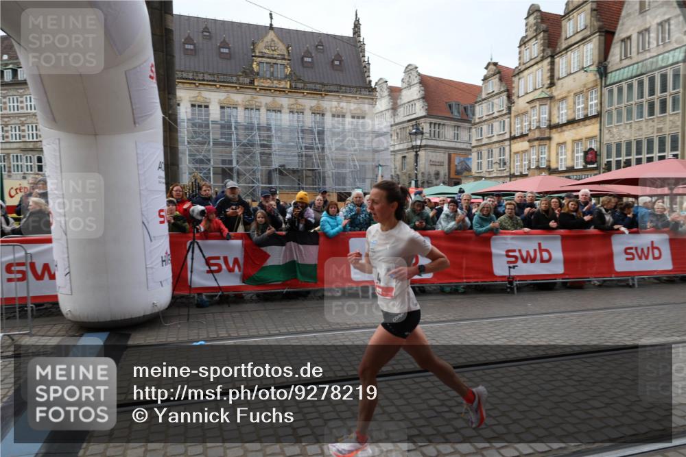 05.10.2025 - 20. swb-Marathon Bremen Yannick Fuchs http://msf.ph/oto/9278219 05.10.2025 12:40:36 Ziel 4 meine-sportfotos.de