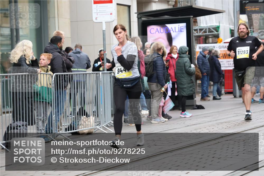 05.10.2025 - 20. swb-Marathon Bremen Strokosch-Dieckow http://msf.ph/oto/9278225 05.10.2025 11:14:46 Ziel 10496, 10647, 10984, 11107, 11293, 11345, 11607, 11635, 10496, 10647, 10984, 11107, 11293, 11345, 11607, 11635 meine-sportfotos.de