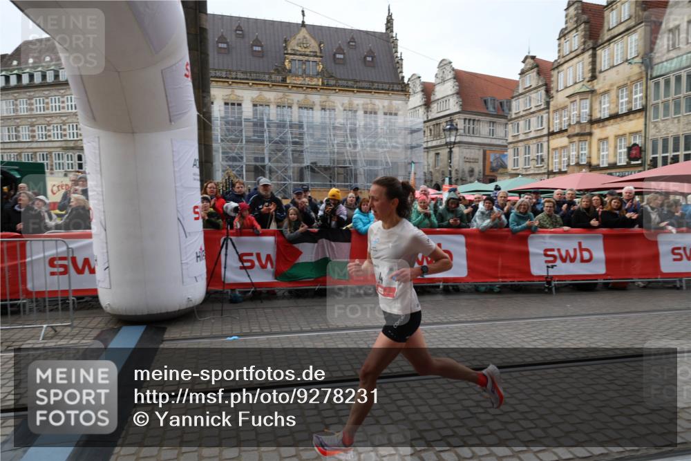 05.10.2025 - 20. swb-Marathon Bremen Yannick Fuchs http://msf.ph/oto/9278231 05.10.2025 12:40:36 Ziel 4 meine-sportfotos.de