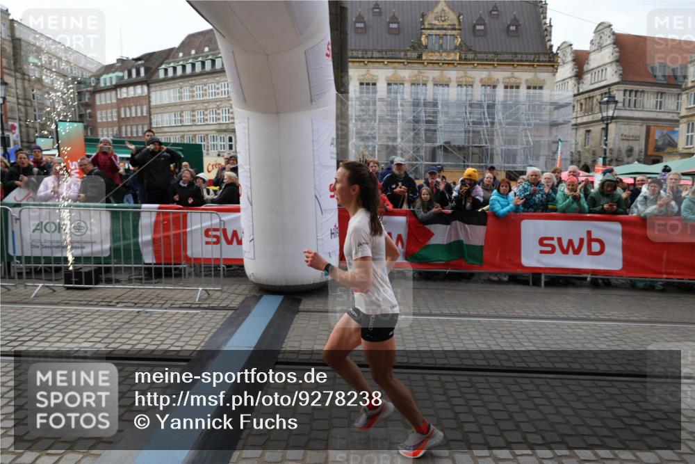 05.10.2025 - 20. swb-Marathon Bremen Yannick Fuchs http://msf.ph/oto/9278238 05.10.2025 12:40:36 Ziel 4 meine-sportfotos.de