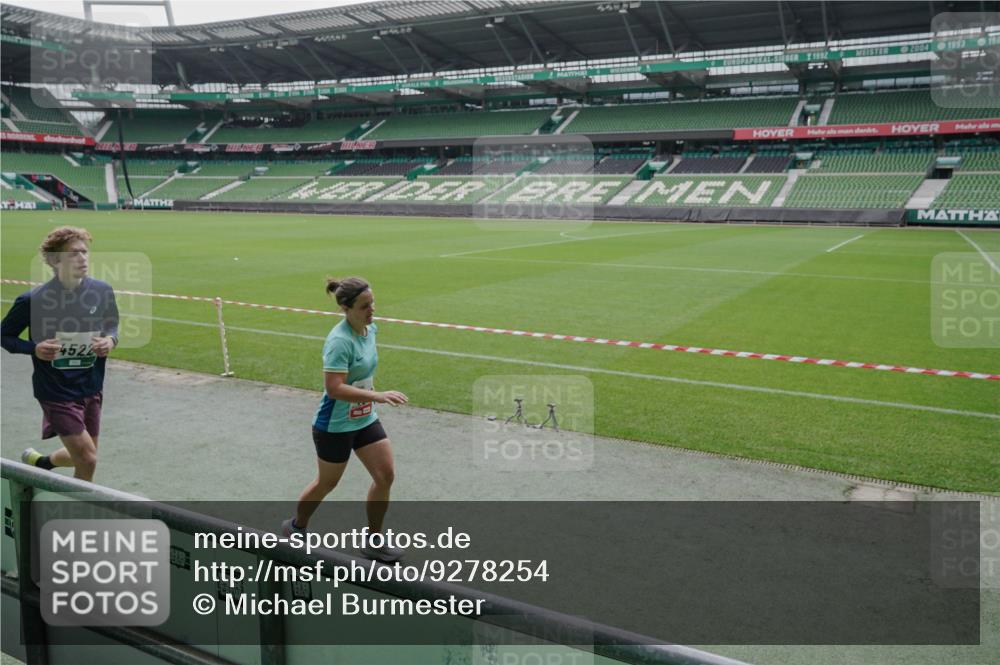 05.10.2025 - 20. swb-Marathon Bremen Michael Burmester http://msf.ph/oto/9278254 05.10.2025 12:58:41 Laufen im Stadion 90, 219, 586, 726, 846, 963, 988, 1229, 1503, 1619, 1716, 2158, 2496, 2648, 2734, 2821, 2893, 2922, 3141, 3252, 3254, 3373, 3467, 3573, 3602, 3615, 3791, 4095, 4113, 4389, 4446, 4522, 4709, 4783, 4967, 5123, 5163, 5214, 5261, 5313, 5584, 5722, 5808, 5878, 5917, 6007, 6113, 6326, 6561, 6624, 6672, 6675, 6676, 6944, 7038, 7185, 7311, 7312, 7813, 7976, 8091, 8113, 8328, 8355, 8379, 8539, 8576, 8972, 9112, 9151, 415, 2234, 2240, 2662, 3977, 4102, 7731 meine-sportfotos.de