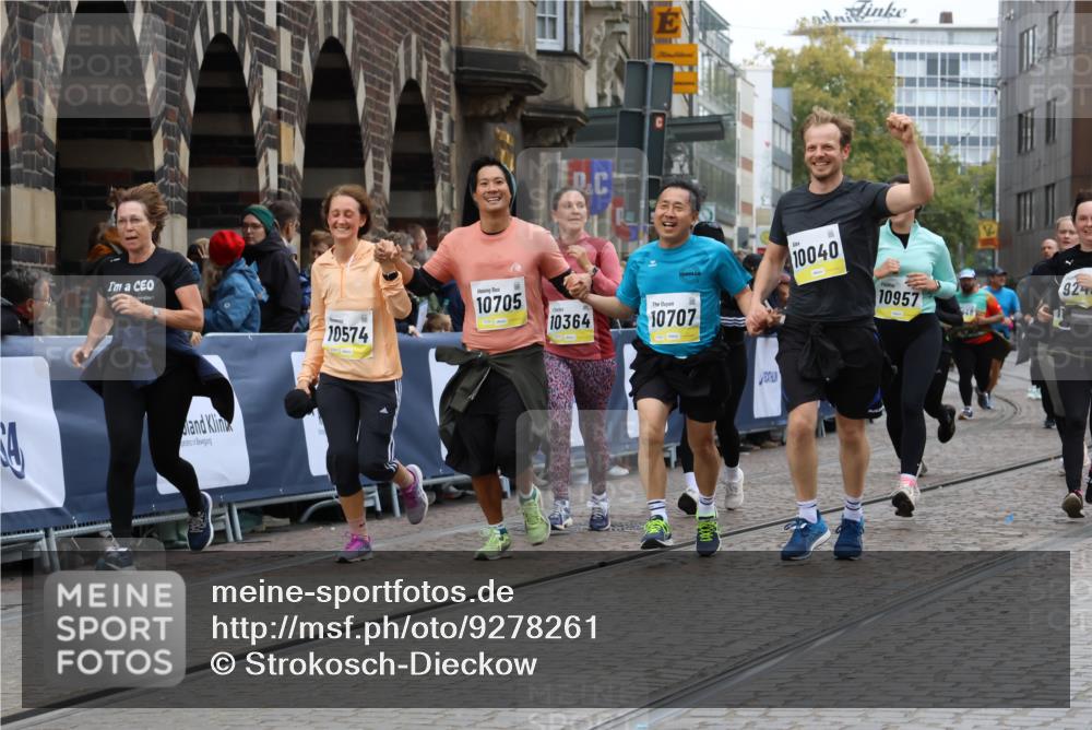 05.10.2025 - 20. swb-Marathon Bremen Strokosch-Dieckow http://msf.ph/oto/9278261 05.10.2025 11:13:40 Ziel 9242, 9899, 10040, 10364, 10433, 10574, 10705, 10707, 10957, 11060, 11068, 11264, 11385 meine-sportfotos.de