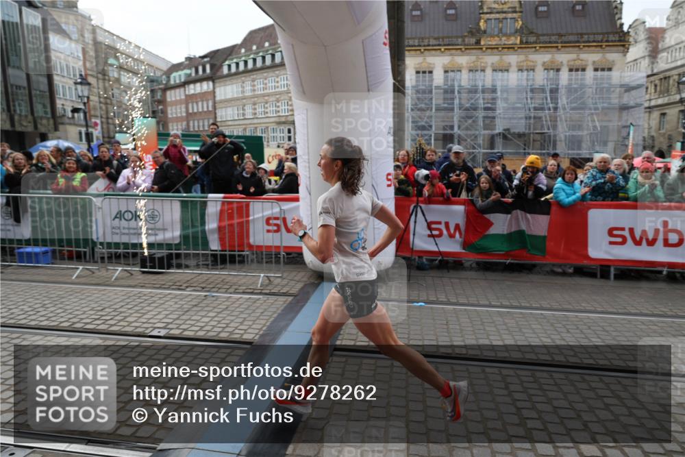 05.10.2025 - 20. swb-Marathon Bremen Yannick Fuchs http://msf.ph/oto/9278262 05.10.2025 12:40:36 Ziel 4 meine-sportfotos.de