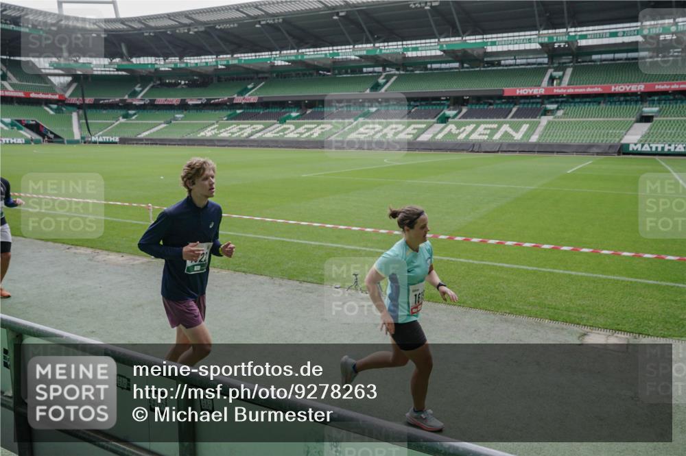 05.10.2025 - 20. swb-Marathon Bremen Michael Burmester http://msf.ph/oto/9278263 05.10.2025 12:58:41 Laufen im Stadion 90, 219, 586, 726, 846, 963, 988, 1229, 1503, 1619, 1716, 2158, 2496, 2648, 2734, 2821, 2893, 2922, 3141, 3252, 3254, 3373, 3467, 3573, 3602, 3615, 3791, 4095, 4113, 4389, 4446, 4522, 4709, 4783, 4967, 5123, 5163, 5214, 5261, 5313, 5584, 5722, 5808, 5878, 5917, 6007, 6113, 6326, 6561, 6624, 6672, 6675, 6676, 6944, 7038, 7185, 7311, 7312, 7813, 7976, 8091, 8113, 8328, 8355, 8379, 8539, 8576, 8972, 9112, 9151, 415, 2234, 2240, 2662, 3977, 4102, 7731 meine-sportfotos.de