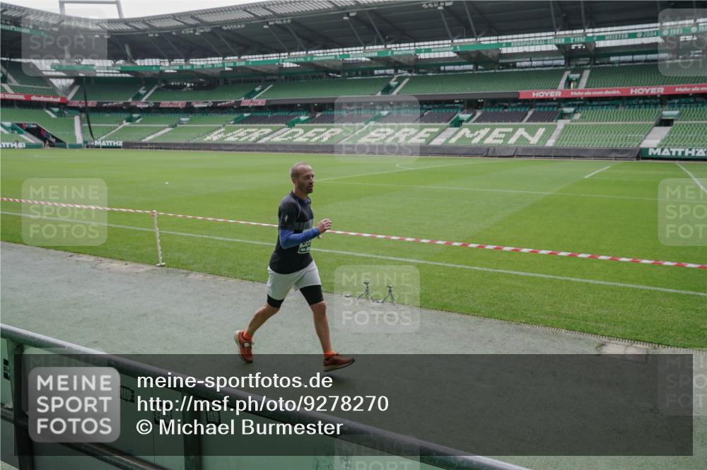 05.10.2025 - 20. swb-Marathon Bremen Michael Burmester http://msf.ph/oto/9278270 05.10.2025 12:58:42 Laufen im Stadion 90, 219, 586, 726, 846, 963, 988, 1229, 1503, 1619, 1716, 2158, 2496, 2648, 2734, 2821, 2893, 2922, 3141, 3252, 3254, 3373, 3467, 3573, 3602, 3615, 3791, 4095, 4113, 4389, 4446, 4522, 4709, 4783, 4909, 4967, 5123, 5163, 5214, 5261, 5313, 5584, 5722, 5808, 5878, 5891, 5917, 6007, 6113, 6326, 6561, 6624, 6672, 6675, 6676, 6944, 7038, 7185, 7311, 7312, 7550, 7813, 7976, 8091, 8113, 8247, 8328, 8355, 8379, 8539, 8576, 8972, 9112, 415, 2234, 2240, 2648, 2662, 4102, 7731 meine-sportfotos.de