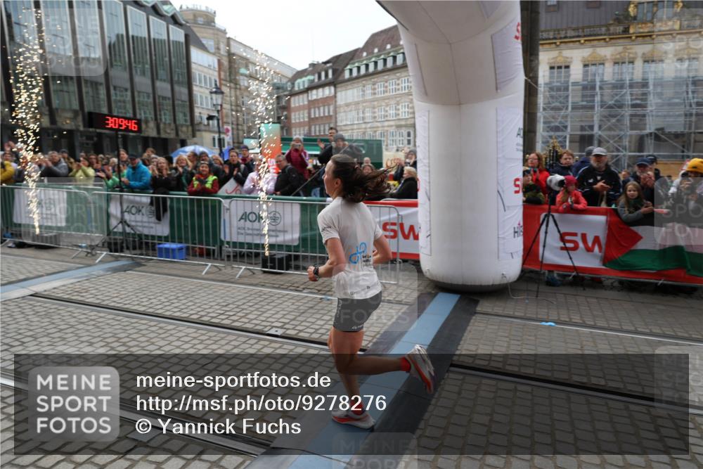 05.10.2025 - 20. swb-Marathon Bremen Yannick Fuchs http://msf.ph/oto/9278276 05.10.2025 12:40:36 Ziel 4 meine-sportfotos.de