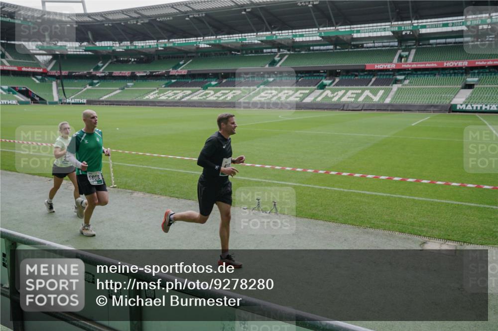 05.10.2025 - 20. swb-Marathon Bremen Michael Burmester http://msf.ph/oto/9278280 05.10.2025 12:58:44 Laufen im Stadion 90, 219, 586, 667, 726, 846, 963, 988, 1229, 1503, 1619, 1716, 2158, 2496, 2734, 2797, 2821, 2893, 2922, 3141, 3252, 3254, 3373, 3467, 3573, 3602, 3615, 3791, 4095, 4113, 4389, 4446, 4522, 4709, 4783, 4909, 4967, 5123, 5163, 5214, 5261, 5313, 5584, 5722, 5808, 5878, 5891, 5917, 6007, 6113, 6326, 6561, 6624, 6672, 6675, 6676, 6882, 6944, 7038, 7169, 7185, 7311, 7312, 7550, 7813, 7976, 8113, 8247, 8328, 8355, 8379, 8539, 8576, 8972, 9112, 415, 2234, 2240, 2648, 2662, 2893, 4102 meine-sportfotos.de