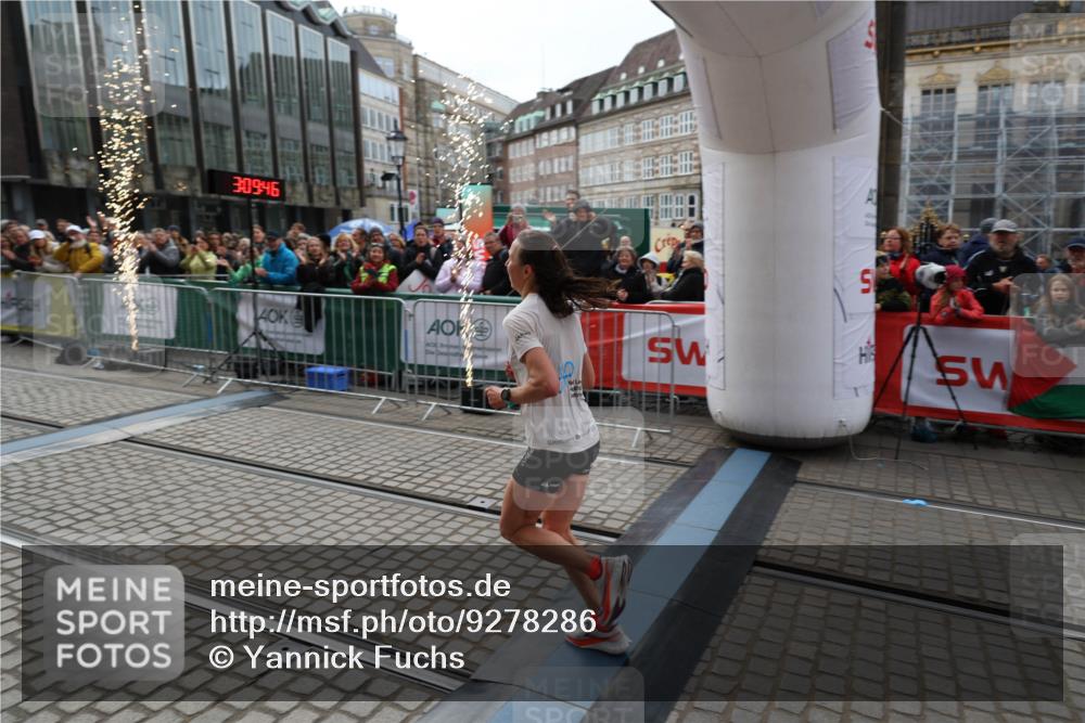 05.10.2025 - 20. swb-Marathon Bremen Yannick Fuchs http://msf.ph/oto/9278286 05.10.2025 12:40:36 Ziel 4 meine-sportfotos.de