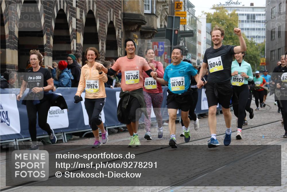 05.10.2025 - 20. swb-Marathon Bremen Strokosch-Dieckow http://msf.ph/oto/9278291 05.10.2025 11:13:40 Ziel 9242, 9899, 10040, 10364, 10433, 10574, 10705, 10707, 10957, 11060, 11068, 11264, 11385 meine-sportfotos.de