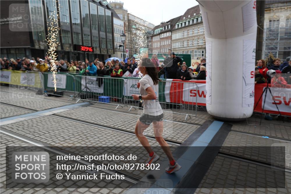 05.10.2025 - 20. swb-Marathon Bremen Yannick Fuchs http://msf.ph/oto/9278302 05.10.2025 12:40:36 Ziel 4 meine-sportfotos.de