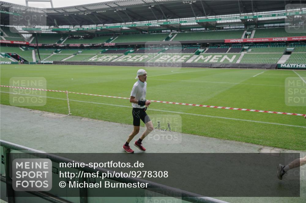 05.10.2025 - 20. swb-Marathon Bremen Michael Burmester http://msf.ph/oto/9278308 05.10.2025 12:58:46 Laufen im Stadion 90, 219, 586, 667, 726, 846, 963, 988, 1229, 1503, 1619, 1716, 2158, 2496, 2734, 2797, 2821, 2922, 3141, 3252, 3254, 3373, 3467, 3573, 3602, 3615, 3791, 4095, 4113, 4389, 4446, 4522, 4709, 4783, 4909, 4967, 5123, 5163, 5214, 5261, 5530, 5584, 5722, 5808, 5878, 5891, 5917, 6007, 6113, 6326, 6561, 6624, 6672, 6675, 6676, 6882, 6944, 7038, 7169, 7185, 7311, 7312, 7550, 7813, 7976, 8247, 8328, 8355, 8379, 8539, 8576, 8972, 9024, 9112, 415, 2240, 2648, 2662, 2893, 4102, 4389, 5313 meine-sportfotos.de