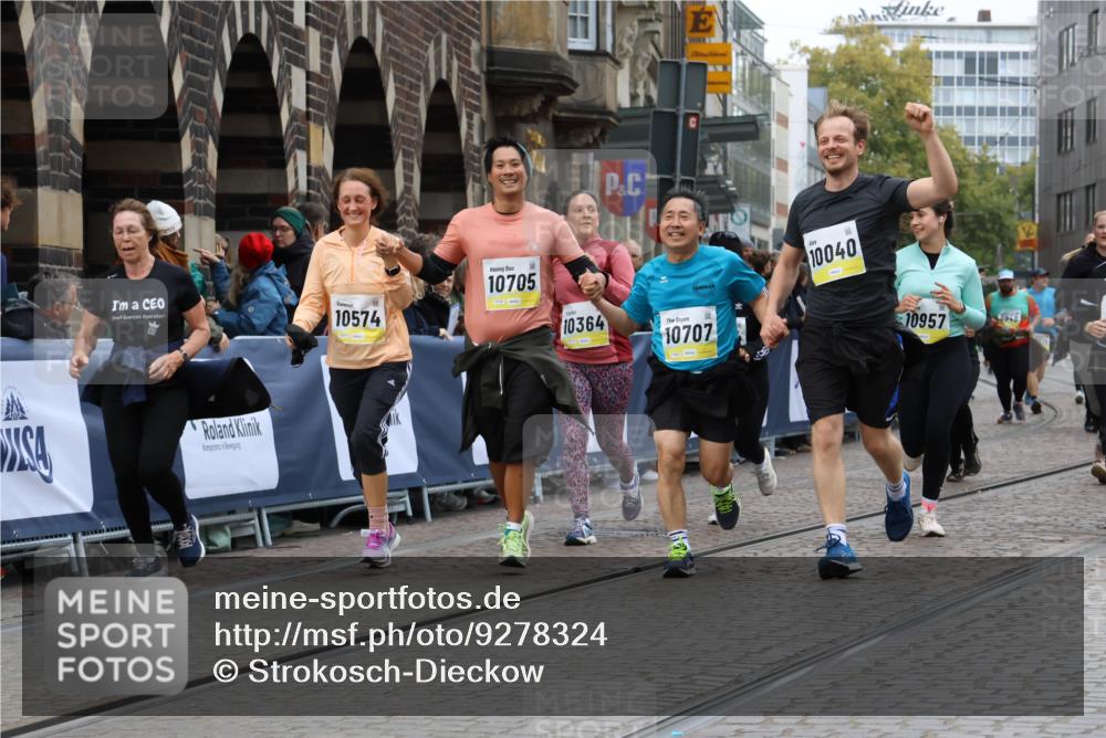 05.10.2025 - 20. swb-Marathon Bremen Strokosch-Dieckow http://msf.ph/oto/9278324 05.10.2025 11:13:40 Ziel 9242, 9899, 10040, 10364, 10433, 10574, 10705, 10707, 10957, 11060, 11068, 11264, 11385 meine-sportfotos.de