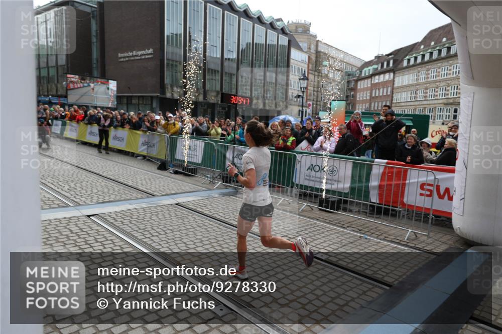 05.10.2025 - 20. swb-Marathon Bremen Yannick Fuchs http://msf.ph/oto/9278330 05.10.2025 12:40:36 Ziel 4 meine-sportfotos.de