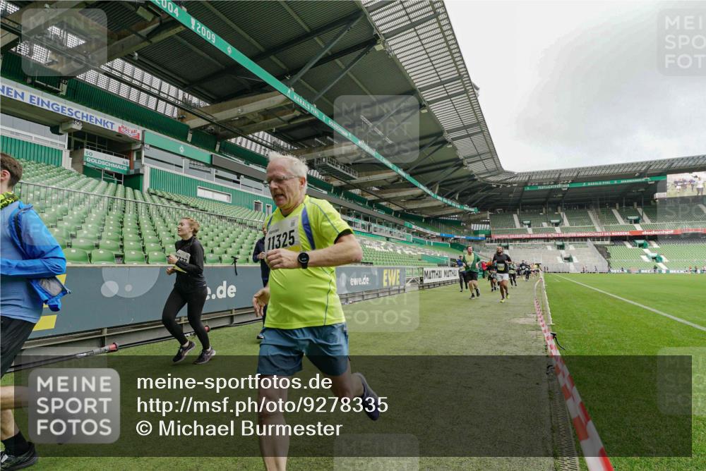 05.10.2025 - 20. swb-Marathon Bremen Michael Burmester http://msf.ph/oto/9278335 05.10.2025 10:30:57 Laufen im Stadion 7733, 9209, 9214, 9230, 9240, 9251, 9263, 9267, 9277, 9287, 9299, 9317, 9333, 9337, 9399, 9416, 9425, 9431, 9449, 9482, 9501, 9584, 9645, 9663, 9676, 9683, 9708, 9715, 9742, 9787, 9791, 9852, 9888, 9894, 9906, 9934, 9966, 9987, 10016, 10043, 10066, 10163, 10199, 10221, 10224, 10227, 10240, 10241, 10251, 10254, 10317, 10321, 10346, 10356, 10378, 10380, 10392, 10449, 10479, 10507, 10514, 10537, 10556, 10581, 10584, 10625, 10636, 10638, 11319, 7202, 9199, 9261, 9452 meine-sportfotos.de