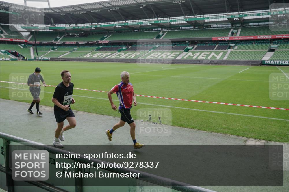05.10.2025 - 20. swb-Marathon Bremen Michael Burmester http://msf.ph/oto/9278337 05.10.2025 12:58:52 Laufen im Stadion 90, 219, 586, 667, 726, 963, 988, 1229, 1503, 1619, 1716, 1843, 1854, 2496, 2734, 2797, 2821, 2922, 2941, 3141, 3252, 3254, 3373, 3467, 3573, 3602, 3615, 3791, 4095, 4113, 4522, 4709, 4783, 4827, 4909, 4967, 5123, 5214, 5261, 5530, 5584, 5722, 5808, 5878, 5891, 5917, 6007, 6113, 6561, 6624, 6672, 6675, 6676, 6882, 6944, 7038, 7169, 7185, 7311, 7312, 7550, 7813, 7976, 8214, 8247, 8328, 8355, 8379, 8539, 8972, 9024, 9112, 846, 2158, 2648, 2662, 2893, 4389, 4446, 5313 meine-sportfotos.de