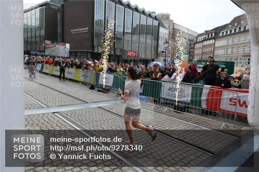 05.10.2025 - 20. swb-Marathon Bremen Yannick Fuchs http://msf.ph/oto/9278340 05.10.2025 12:40:36 Ziel 4 meine-sportfotos.de