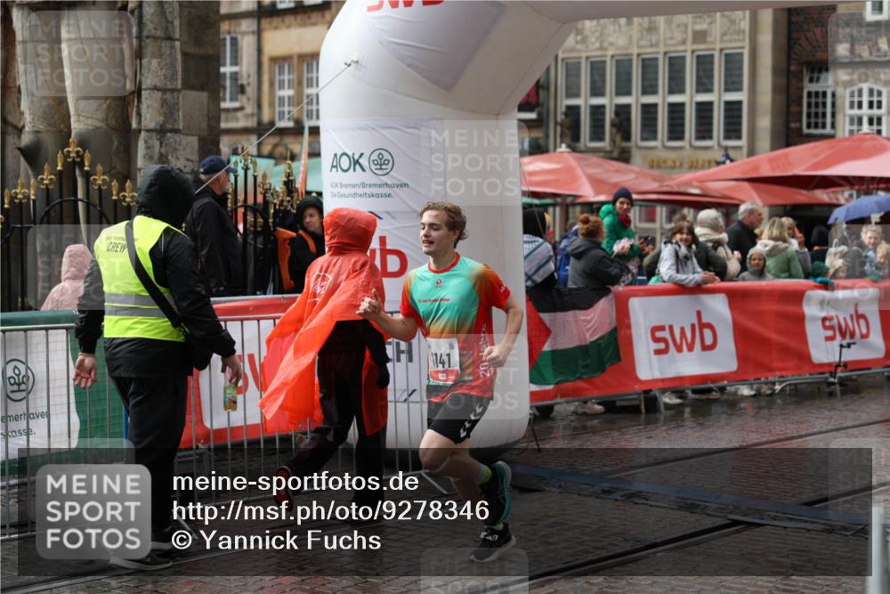 05.10.2025 - 20. swb-Marathon Bremen Yannick Fuchs http://msf.ph/oto/9278346 05.10.2025 14:59:55 Ziel 1141 meine-sportfotos.de