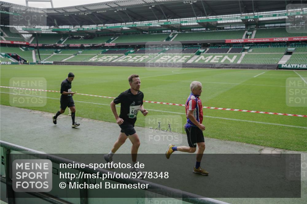 05.10.2025 - 20. swb-Marathon Bremen Michael Burmester http://msf.ph/oto/9278348 05.10.2025 12:58:52 Laufen im Stadion 90, 219, 586, 667, 726, 963, 988, 1229, 1503, 1619, 1716, 1843, 1854, 2496, 2734, 2797, 2821, 2922, 2941, 3141, 3252, 3254, 3373, 3467, 3573, 3602, 3615, 3791, 4095, 4113, 4522, 4709, 4783, 4827, 4909, 4967, 5123, 5214, 5261, 5530, 5584, 5722, 5808, 5878, 5891, 5917, 6007, 6113, 6561, 6624, 6672, 6675, 6676, 6882, 6944, 7038, 7169, 7185, 7311, 7312, 7550, 7813, 7976, 8214, 8247, 8328, 8355, 8379, 8539, 8972, 9024, 9112, 846, 2158, 2648, 2662, 2893, 4389, 4446, 5313 meine-sportfotos.de