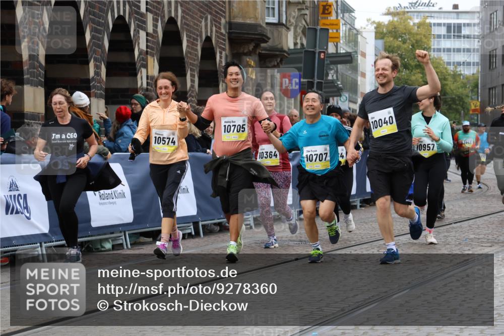 05.10.2025 - 20. swb-Marathon Bremen Strokosch-Dieckow http://msf.ph/oto/9278360 05.10.2025 11:13:40 Ziel 9242, 9899, 10040, 10364, 10433, 10574, 10705, 10707, 10957, 11060, 11068, 11264, 11385 meine-sportfotos.de
