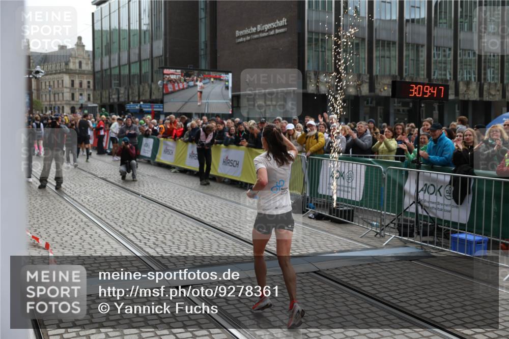 05.10.2025 - 20. swb-Marathon Bremen Yannick Fuchs http://msf.ph/oto/9278361 05.10.2025 12:40:37 Ziel 4 meine-sportfotos.de
