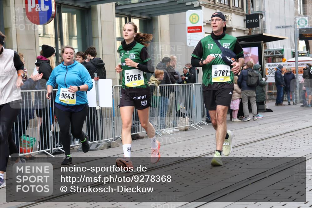 05.10.2025 - 20. swb-Marathon Bremen Strokosch-Dieckow http://msf.ph/oto/9278368 05.10.2025 11:14:56 Ziel 9441, 9643, 9767, 9768, 9959, 10647, 10976, 10984, 11107, 11293, 11635, 9441, 9643, 9767, 9768, 9959, 10647, 10976, 10984, 11107, 11293, 11635 meine-sportfotos.de