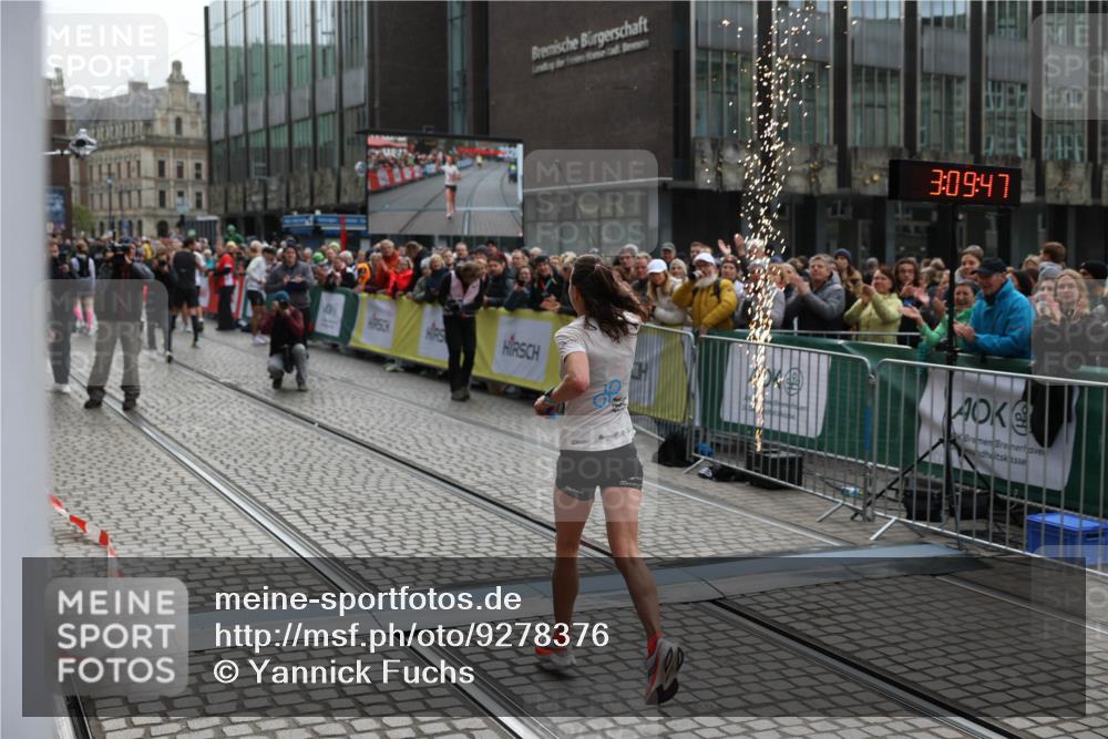 05.10.2025 - 20. swb-Marathon Bremen Yannick Fuchs http://msf.ph/oto/9278376 05.10.2025 12:40:37 Ziel 4 meine-sportfotos.de