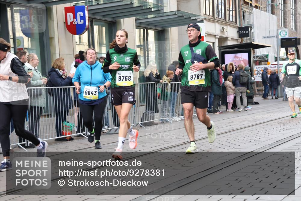 05.10.2025 - 20. swb-Marathon Bremen Strokosch-Dieckow http://msf.ph/oto/9278381 05.10.2025 11:14:57 Ziel 9441, 9643, 9767, 9768, 9959, 10647, 10976, 10984, 11107, 11293, 11635, 9441, 9643, 9767, 9768, 9959, 10647, 10976, 10984, 11107, 11293, 11635 meine-sportfotos.de