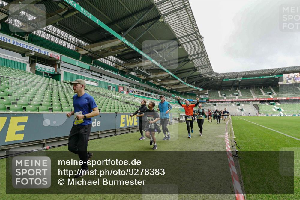 05.10.2025 - 20. swb-Marathon Bremen Michael Burmester http://msf.ph/oto/9278383 05.10.2025 10:31:02 Laufen im Stadion 7251, 7733, 9004, 9209, 9214, 9230, 9251, 9252, 9263, 9267, 9277, 9287, 9299, 9317, 9333, 9337, 9399, 9416, 9425, 9431, 9449, 9457, 9482, 9501, 9584, 9645, 9663, 9676, 9683, 9708, 9715, 9742, 9787, 9791, 9852, 9888, 9894, 9906, 9934, 9966, 9987, 10016, 10043, 10066, 10163, 10199, 10224, 10227, 10240, 10241, 10251, 10254, 10317, 10321, 10346, 10356, 10378, 10380, 10438, 10449, 10479, 10507, 10514, 10537, 10543, 10556, 10581, 10584, 10609, 10625, 10636, 10638, 10669 meine-sportfotos.de