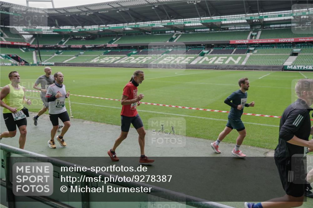 05.10.2025 - 20. swb-Marathon Bremen Michael Burmester http://msf.ph/oto/9278387 05.10.2025 12:58:56 Laufen im Stadion 219, 586, 667, 726, 988, 1229, 1503, 1516, 1619, 1716, 1843, 1854, 2496, 2663, 2734, 2797, 2922, 2941, 3141, 3252, 3254, 3467, 3573, 3615, 3791, 4095, 4113, 4486, 4522, 4709, 4783, 4827, 4909, 4967, 5123, 5214, 5261, 5530, 5584, 5722, 5808, 5878, 5891, 6007, 6030, 6113, 6374, 6561, 6624, 6672, 6675, 6676, 6882, 6944, 7038, 7169, 7185, 7262, 7311, 7312, 7550, 7813, 7976, 8214, 8247, 8355, 8379, 8539, 8972, 9024, 9112, 10526, 90, 846, 2158, 2648, 2893, 4389, 4446, 5313 meine-sportfotos.de
