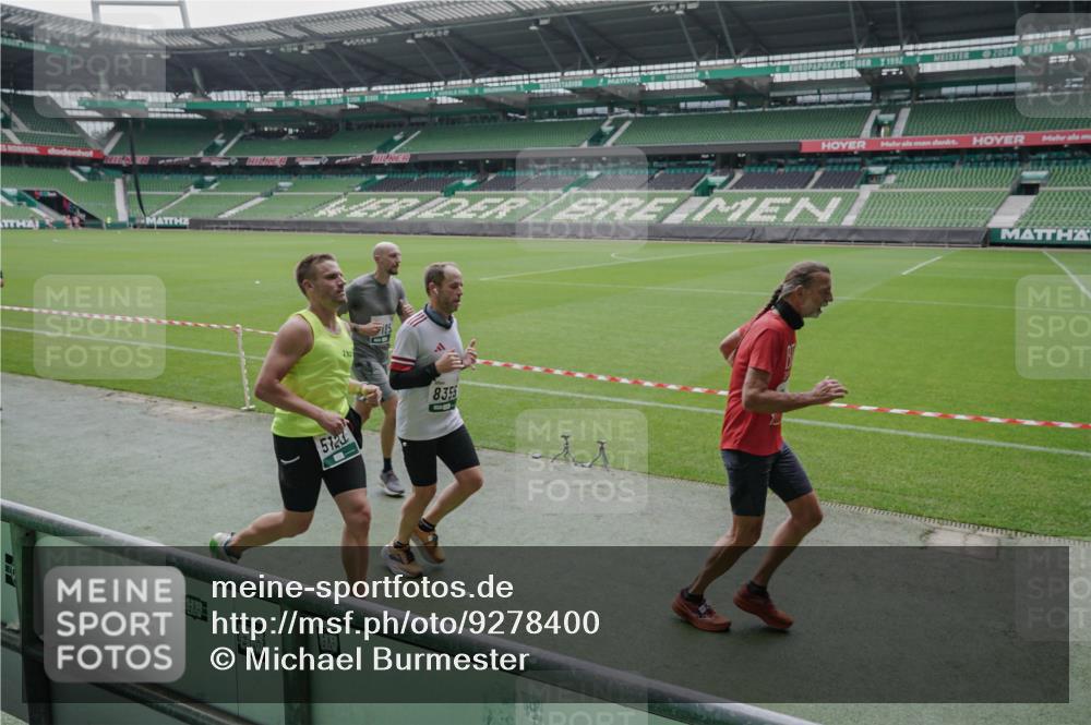 05.10.2025 - 20. swb-Marathon Bremen Michael Burmester http://msf.ph/oto/9278400 05.10.2025 12:58:57 Laufen im Stadion 219, 586, 667, 726, 988, 1229, 1503, 1516, 1619, 1716, 1843, 1854, 2496, 2663, 2734, 2797, 2922, 2941, 3141, 3252, 3254, 3467, 3573, 3615, 3791, 4095, 4113, 4486, 4522, 4783, 4827, 4909, 4967, 5123, 5214, 5261, 5530, 5584, 5722, 5808, 5878, 5891, 6007, 6030, 6113, 6374, 6561, 6624, 6672, 6675, 6882, 6944, 7038, 7169, 7185, 7262, 7311, 7312, 7550, 7813, 7976, 8214, 8247, 8355, 8379, 8539, 8972, 9024, 9112, 10526, 90, 846, 2158, 2648, 2893, 4389, 4446, 5313 meine-sportfotos.de
