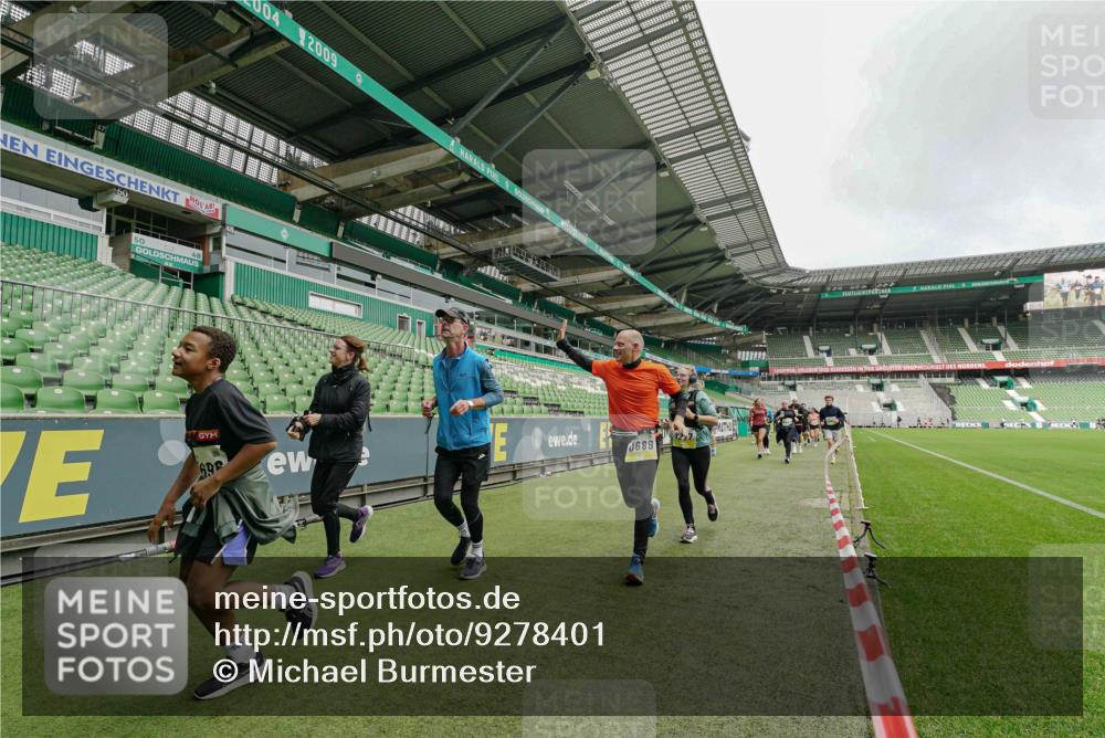 05.10.2025 - 20. swb-Marathon Bremen Michael Burmester http://msf.ph/oto/9278401 05.10.2025 10:31:03 Laufen im Stadion 7251, 7733, 9004, 9209, 9214, 9230, 9251, 9252, 9263, 9267, 9277, 9287, 9299, 9317, 9333, 9337, 9399, 9416, 9425, 9431, 9449, 9457, 9482, 9501, 9584, 9645, 9663, 9676, 9683, 9708, 9715, 9742, 9787, 9791, 9852, 9888, 9894, 9906, 9934, 9966, 9987, 10016, 10043, 10066, 10163, 10199, 10224, 10227, 10240, 10241, 10251, 10254, 10317, 10321, 10346, 10356, 10378, 10380, 10438, 10449, 10479, 10514, 10537, 10543, 10556, 10581, 10584, 10609, 10625, 10636, 10638, 10669, 9906 meine-sportfotos.de