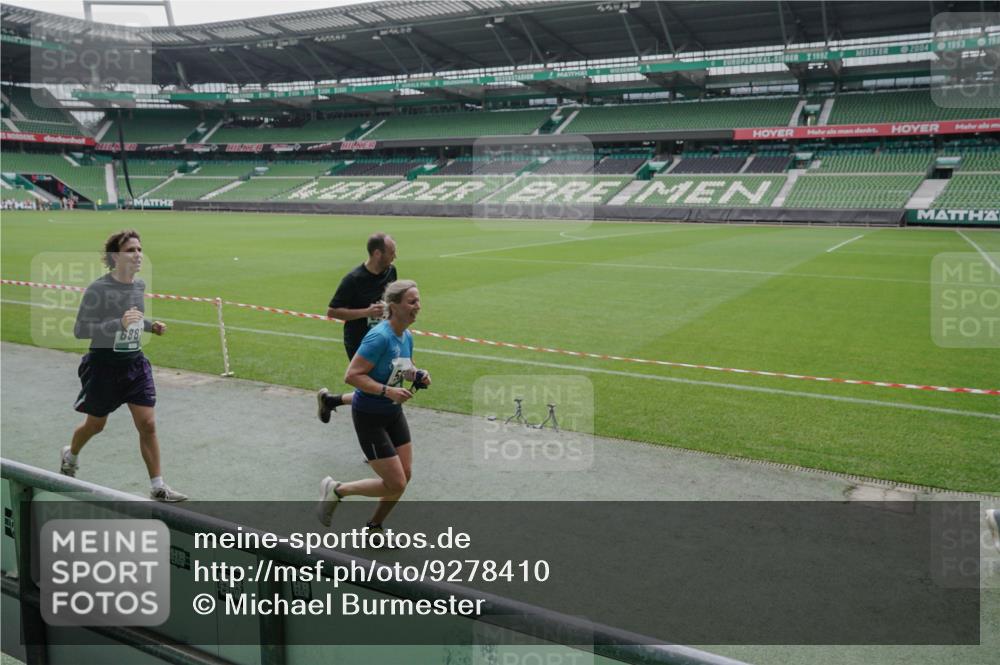 05.10.2025 - 20. swb-Marathon Bremen Michael Burmester http://msf.ph/oto/9278410 05.10.2025 12:58:58 Laufen im Stadion 219, 586, 667, 726, 988, 1229, 1503, 1516, 1598, 1619, 1716, 1843, 1854, 2496, 2663, 2734, 2797, 2922, 2941, 3141, 3252, 3254, 3467, 3573, 3615, 3791, 4095, 4113, 4486, 4522, 4783, 4827, 4909, 4967, 5123, 5214, 5261, 5530, 5584, 5722, 5808, 5878, 5891, 6007, 6030, 6113, 6374, 6561, 6624, 6672, 6675, 6882, 6944, 7038, 7169, 7185, 7262, 7311, 7312, 7550, 7813, 7976, 8214, 8247, 8355, 8379, 8539, 8972, 9024, 9112, 10526, 90, 846, 2158, 2648, 2893, 4389, 4446, 5313 meine-sportfotos.de