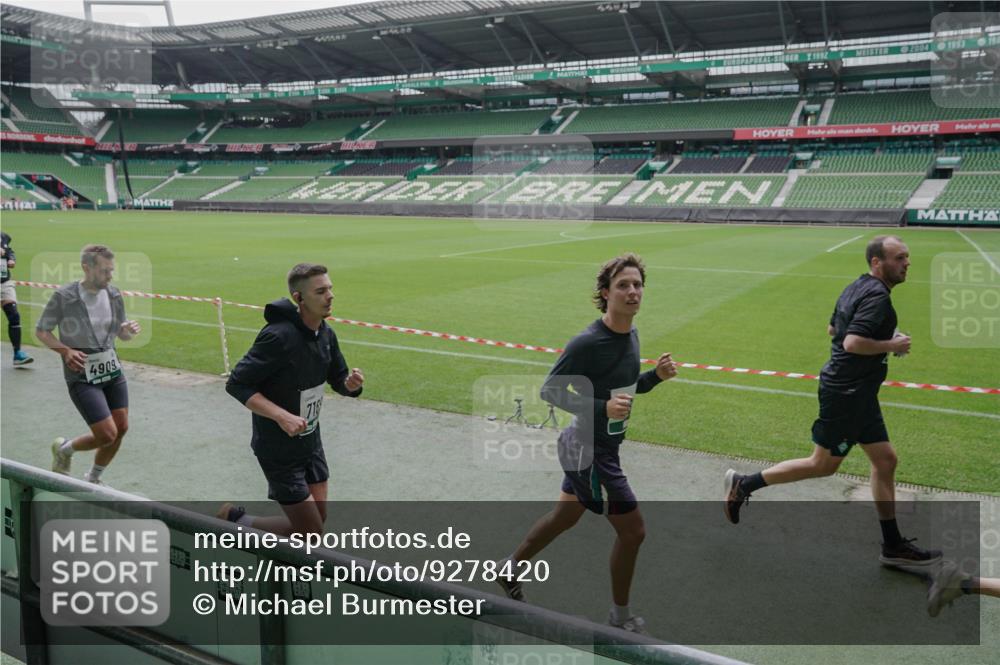 05.10.2025 - 20. swb-Marathon Bremen Michael Burmester http://msf.ph/oto/9278420 05.10.2025 12:58:59 Laufen im Stadion 219, 586, 667, 726, 988, 1229, 1503, 1516, 1598, 1619, 1711, 1716, 1843, 1854, 2496, 2663, 2734, 2797, 2922, 2941, 3141, 3252, 3254, 3467, 3615, 3747, 3791, 4095, 4113, 4486, 4522, 4783, 4827, 4909, 4967, 5123, 5214, 5261, 5530, 5584, 5722, 5808, 5878, 5891, 6007, 6030, 6113, 6374, 6561, 6624, 6672, 6675, 6882, 6944, 7038, 7169, 7185, 7262, 7311, 7312, 7550, 7976, 8097, 8214, 8247, 8355, 8379, 8539, 8972, 9024, 9112, 10526, 90, 846, 2158, 2648, 2893, 4389, 4446, 5313 meine-sportfotos.de